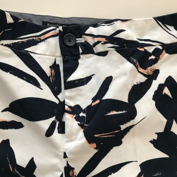 BANANA REPUBLIC Bermuda Shorts - NWOT - Picture 6 of 14